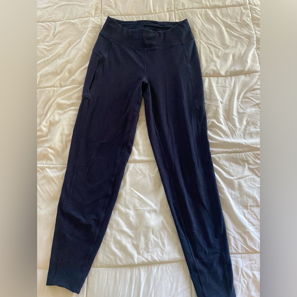 Size 6 Navy blue align joggers